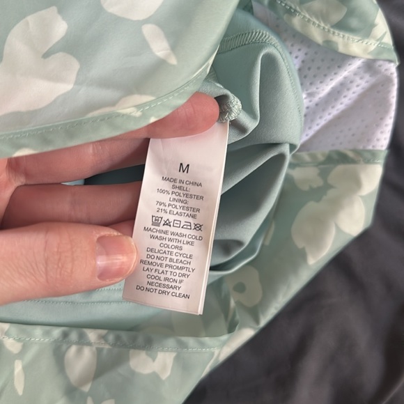 Nwt Kate spade athlete splash mesh inset shorts medium - Picture 13 of 14